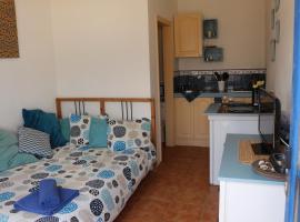 Casita del Rio 2, hotel with parking in Caleta de Sebo