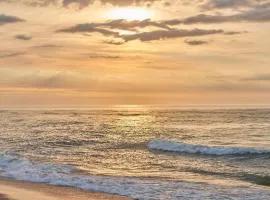Drifting Sands Oceanfront Hotel