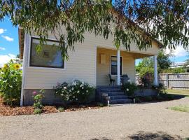 The Manager's Cottage, casa per le vacanze a Grove