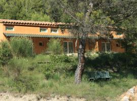 Chambre d'hôte Domaine de Bois joli: Buis-les-Baronnies şehrinde bir otel