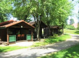 Camping Les Etoiles, budgethotell i Saint-Sornin-Lavolps