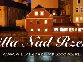 Willa nad rzeką