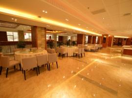 Yabuli Holiday Hotel, hotel amb banyeres d'hidromassatge a Shangzhi