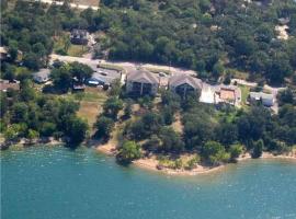 Lakefront and Lake View Condo on Indian Point, hotel Bransonban