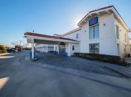 Motel 6-Grand Prairie, TX - Interstate 30