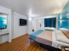 Motel 6-Grand Prairie, TX - Interstate 30