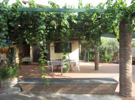 Cottage in the green, hotel in Misterbianco