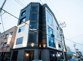 Yeosu Thestay Hostel, beach hotel in Yeosu