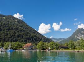 Neuhaus Golf- & Strandhotel, hotel u gradu Interlaken