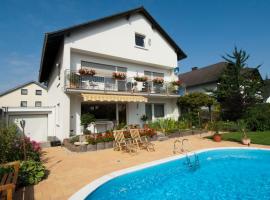 FeWo-Schwarzer, hotel with pools in Ingelheim am Rhein