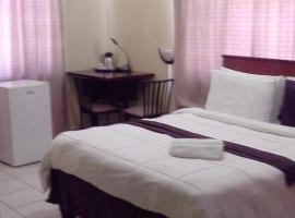 Hardrock Guest House, guest house di Francistown