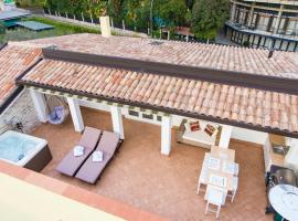 Rooftop Apartment, pezsgőfürdős hotel Gardában