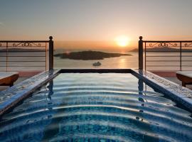 Nefeles Luxury Suites, hotel in Fira