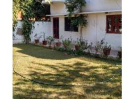 Falcon guest house, hotel in Bharatpur