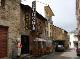 Hostal Tribal, hotel v destinaci Puebla de Sanabria