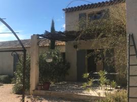 La Petite Garrigue, hotel with parking in Mérindol