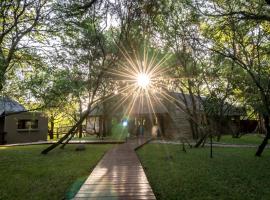 The Island River Lodge, ξενοδοχείο κοντά σε Kinyonga Reptile Centre, Hoedspruit