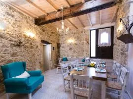 Trigono Luxury House