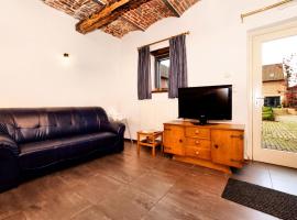 Nice apartments in a monumental square farm, hotel v destinaci Richelle