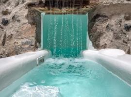 Dandy Cave Villa - Romantic Private & Luxurious - Waterfall Pool - Hot Tub -Up to 8 People, pet-friendly hotel in Emporio Santorini