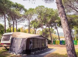 Camping Cala d'Ostia, kempingas mieste Pula