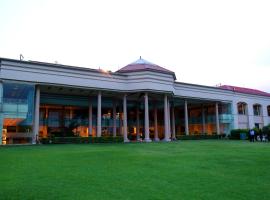 The Cabbana Resort & Spa, resort in Phagwāra