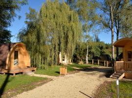 Le Petit Robinson, glamping site in Champvert