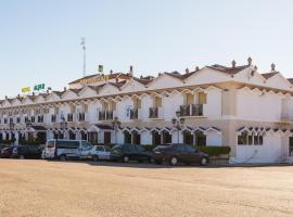Hotel Alfar, отель с парковкой в городе Монтилья