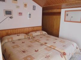 Ca la Viola, hotel in Marçà
