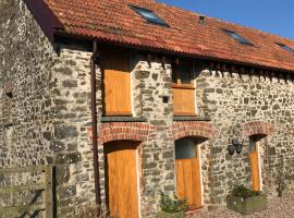 East Trayne Holiday Cottages, hotel in South Molton