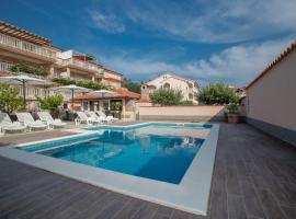 Apartments Dania, hotel with hot tubs in Lopar