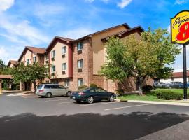 Super 8 by Wyndham East Peoria、ピオリアのホテル