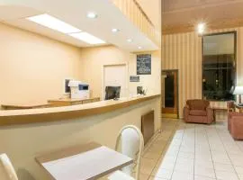 Super 8 by Wyndham Riviera Beach West Palm Beach