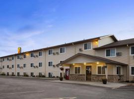 Super 8 by Wyndham Council Bluffs IA Omaha NE Area, motel v mestu Council Bluffs