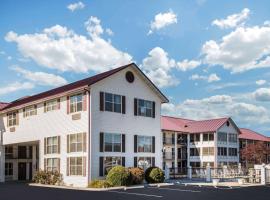 Super 8 by Wyndham Sevierville Riverside, khách sạn ở Sevierville