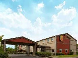 Super 8 by Wyndham Woodburn