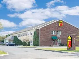 Super 8 by Wyndham Maumee Perrysburg Toledo Area
