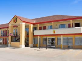 Super 8 by Wyndham Woodward, hotel v destinaci Woodward