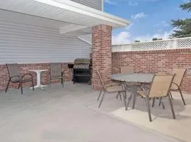 Super 8 by Wyndham Windsor
