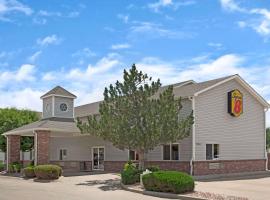 Super 8 by Wyndham Windsor、WindsorにあるFort Collins-Loveland Municipal Airport - FNLの周辺ホテル