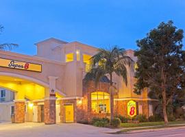Super 8 by Wyndham Torrance LAX Airport Area, hotel in Torrance