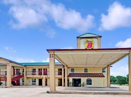 Super 8 by Wyndham Dallas South, hotel blizu aerodroma Dallas Executive - RBD, 