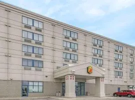 Super 8 by Wyndham Mississauga