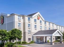 Super 8 by Wyndham Peterborough, hotel near Petroglyphs Provincial Park, Peterborough