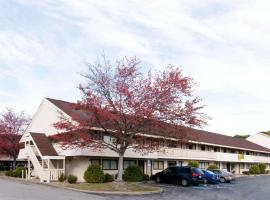 Super 8 by Wyndham Strongsville/Cleveland, accessible hotel in Strongsville