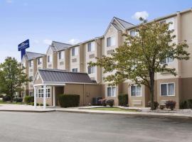 Microtel Inn By Wyndham Louisville East, hotell i Louisville