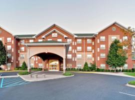 Hawthorn Suites by Wyndham Louisville East, hotel en Louisville