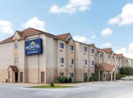 Microtel Inn and Suites Eagle Pass โรงแรมในอีเกิสพาส