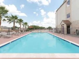Microtel Inn and Suites Eagle Pass