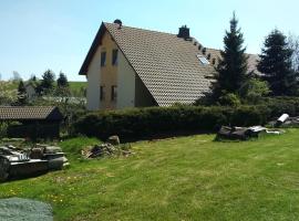 Apartment with views of the Ore Mountains, cheap hotel in Oelsnitz